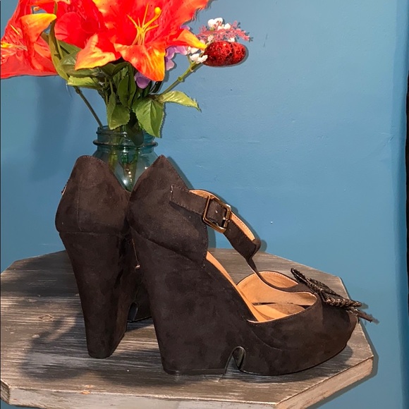 Crown Vintage open toe T-Strap Wedge - Picture 2 of 8